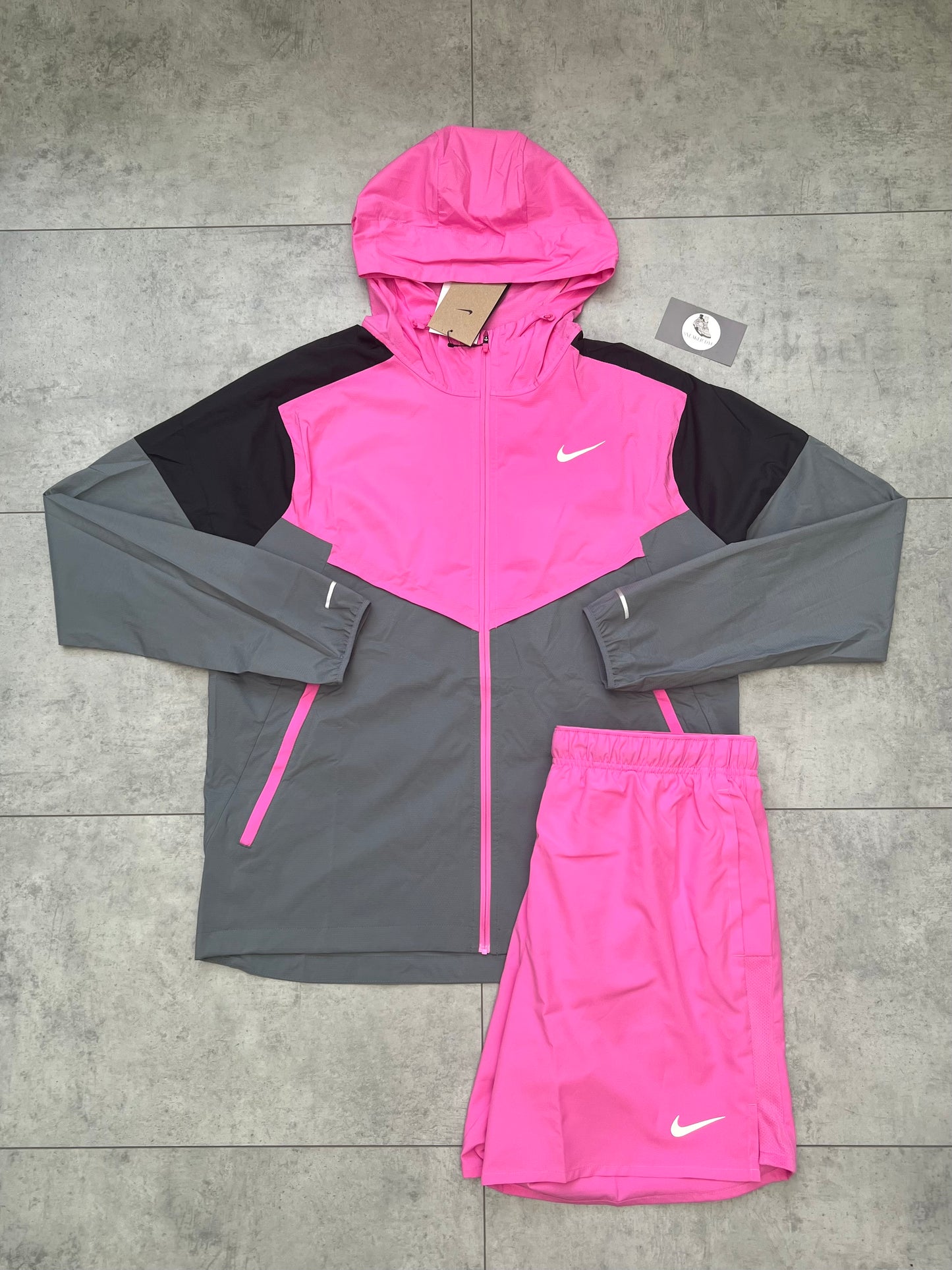 Nike Windrunner & 7” Challenger Short ‘Playful Pink’ Set