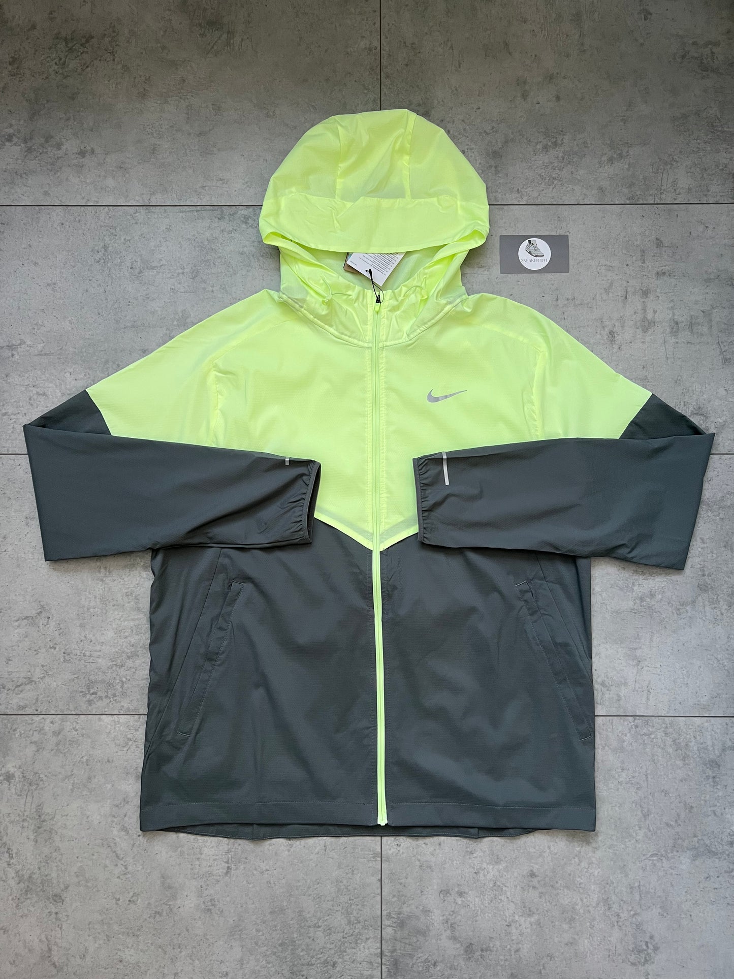 Nike Windrunner & 7” Challenger Short ‘Barely Volt’ Set