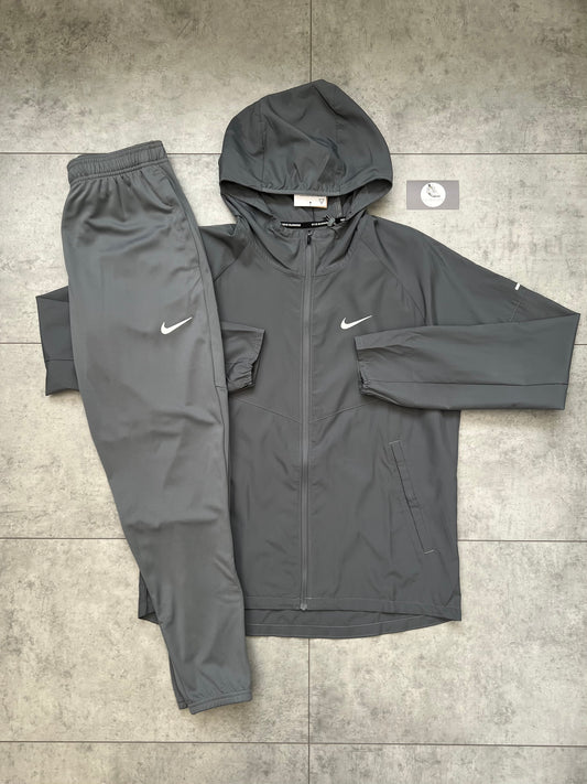 Nike Repel Miler Windrunner Jacket & Nike Challenger Pants Set 'Grey'