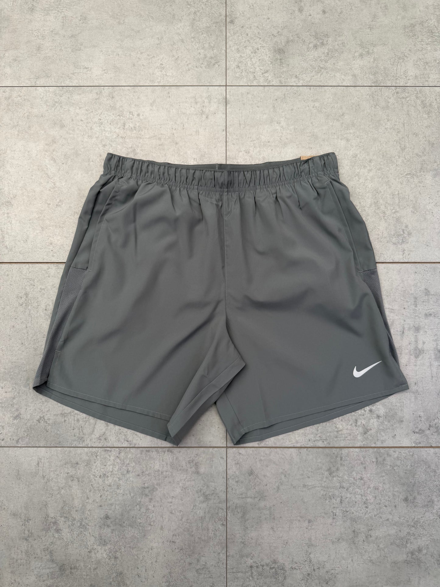 Nike Challenger Shorts 7 Inch ‘Grey’