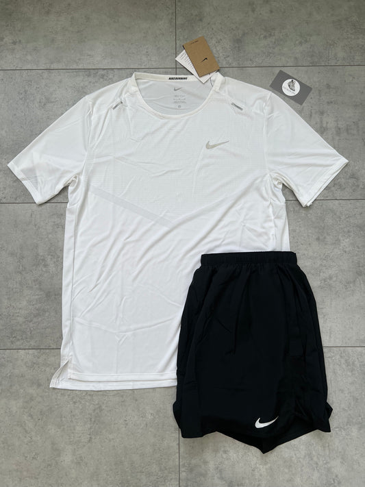 Nike Rise 365 T-shirt & 7” Challenger Short Set ‘White/Black’