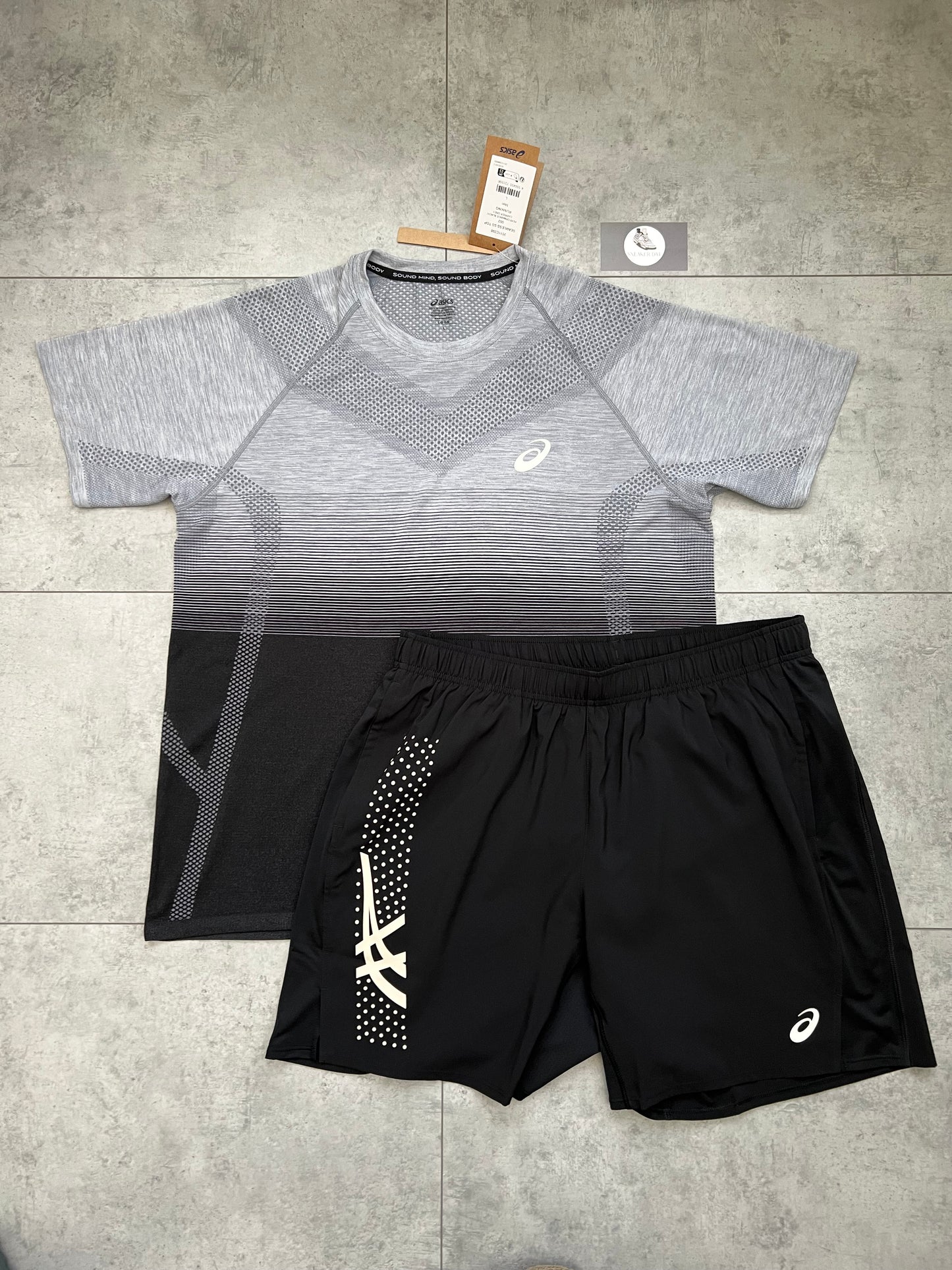 ASICS ‘Black/Grey’ Seamless Short and T-shirt Set