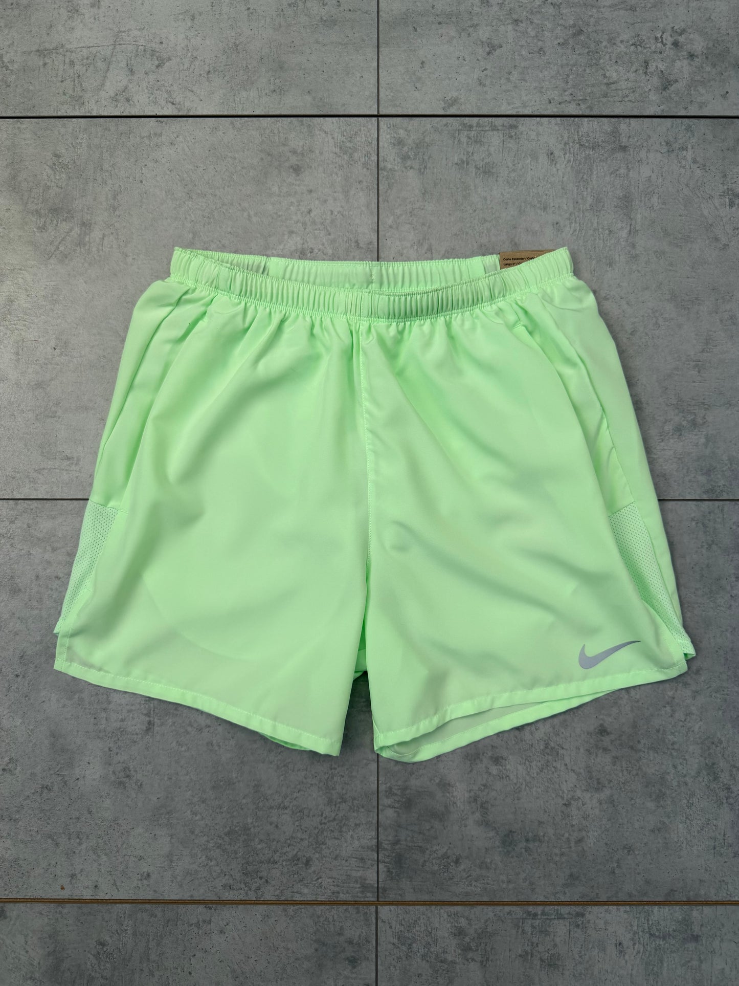 Nike Dri-Fit Challenger Shorts 5” ‘Vapour Green’