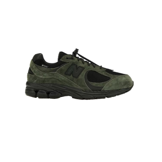 New Balance 2002R Gore-Tex JJJJound Pine – green waterproof sneaker with suede and mesh upper, Gore-Tex protection, and JJJJound branding.