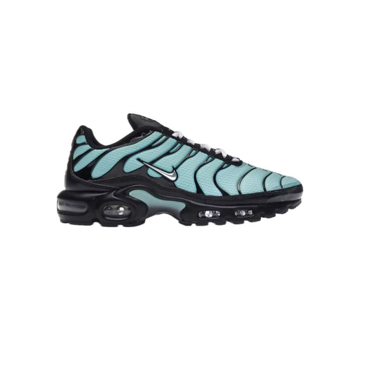 Side view of Nike Air Max Plus TN ‘Tiffany Aqua’ with black sole and gradient aqua blue mesh upper, featuring signature wavy TPU overlays and Air cushioning.