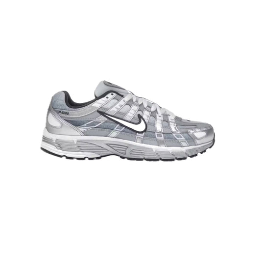 Nike P-6000 Metallic Silver Summit White-Wolf Grey running sneakers – side view showing mesh and synthetic overlays with silver, white, and grey detailing, placed on a clean background.